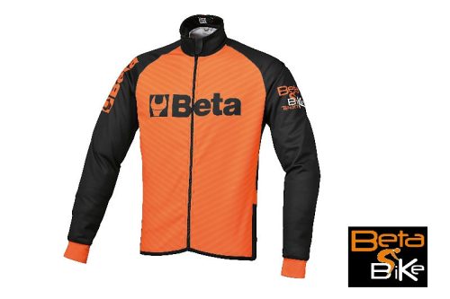 Beta 9542GW Téli dzseki, szélálló és jó légáteresztő képességű szövetből és bolyhos szövetből; hosszú cipzár, szilikonmentes gumírozott sáv deréktájon; hozzásimuló Lycra csuklórész; hátsó fényvisszaverő betétel, 3 külső hátsó zseb, egyikük cippzáras